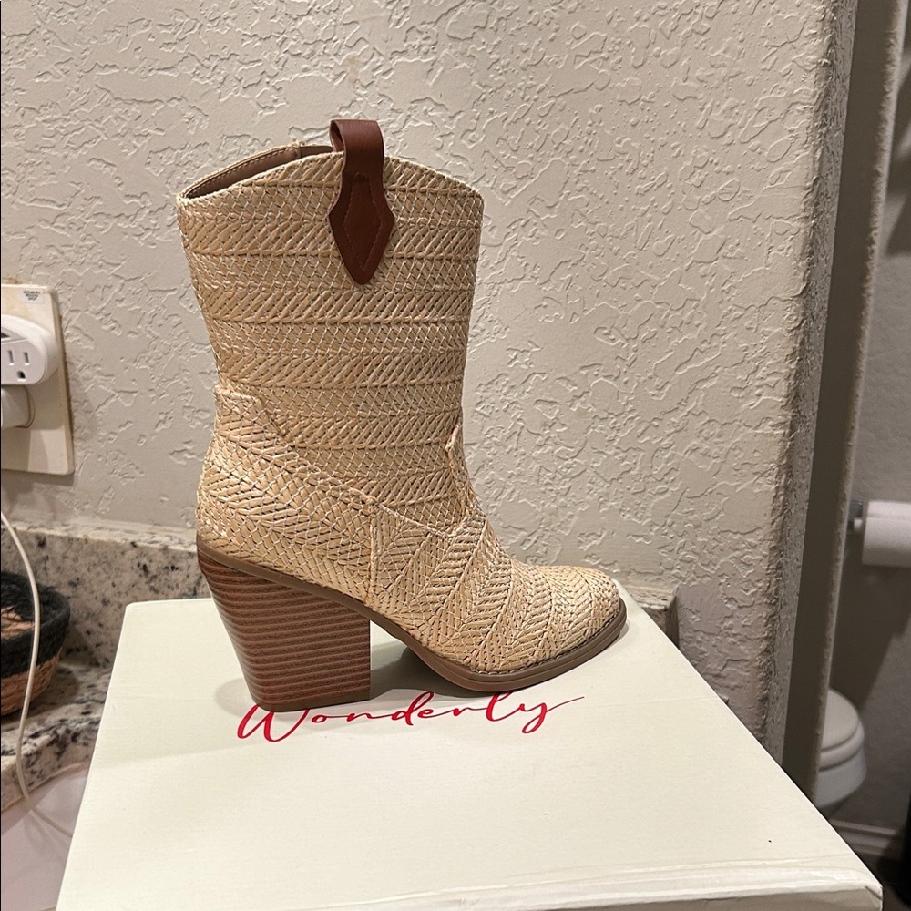 Wonderly Women's Tan Woven Heeled Boots